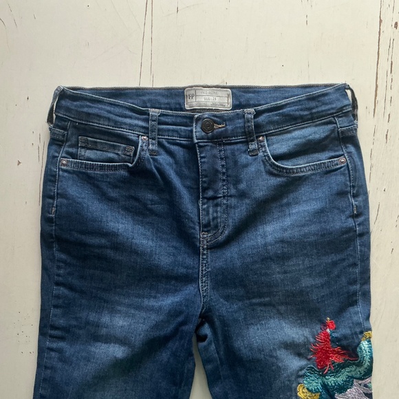 Free People Embroidered Bird Floral Raw Hem Mid Rise Jeans Boho SZ 28 - Picture 3 of 9